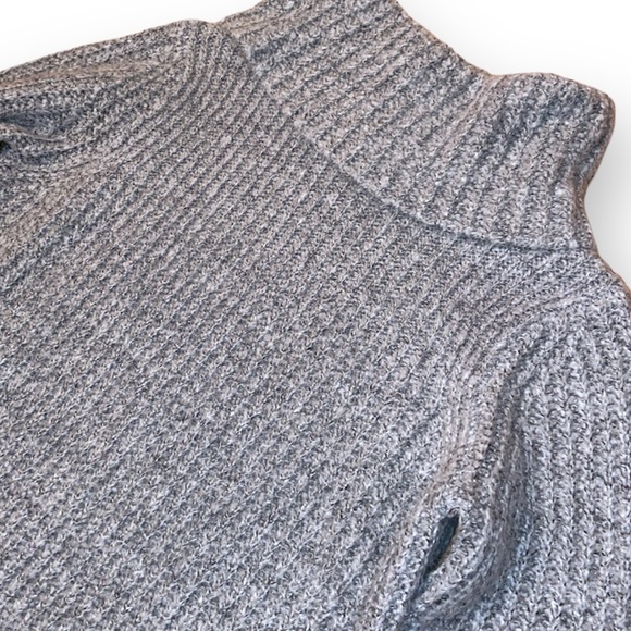 💫4/30 F21 Chunky Knit Turtleneck Sweater - Picture 2 of 9